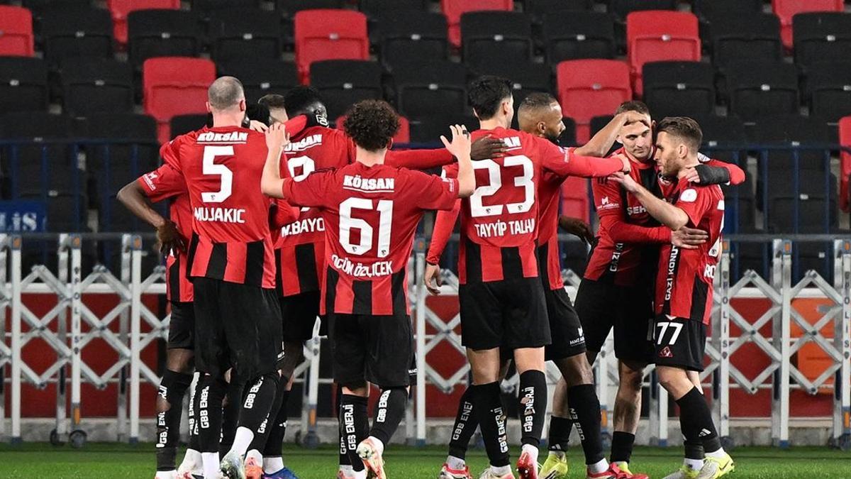 Gaziantep FK, Kasımpaşadan 3 puanı 10 kişiyle aldı