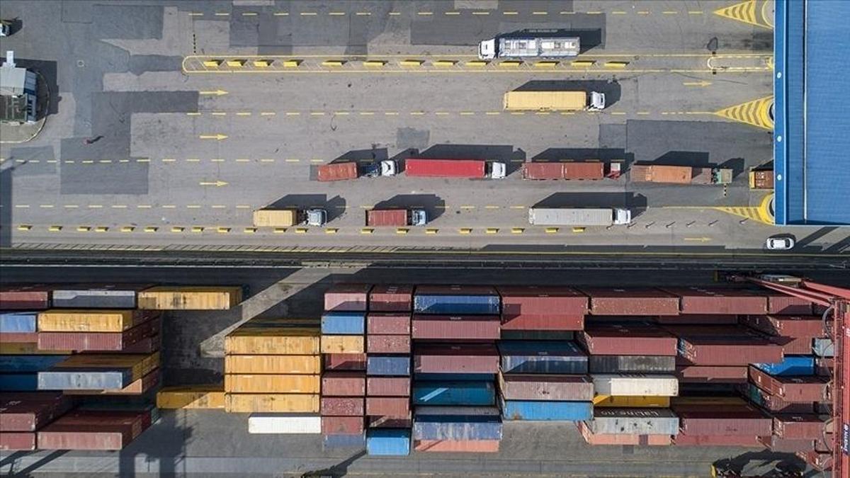 Rusyanın dış ticaret fazlası 2025te geriledi