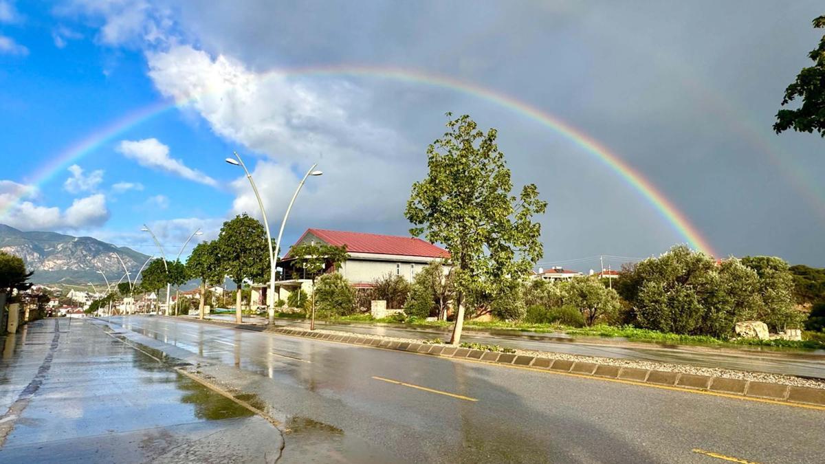 Datça'da sağanak sonrası çift gökkuşağı