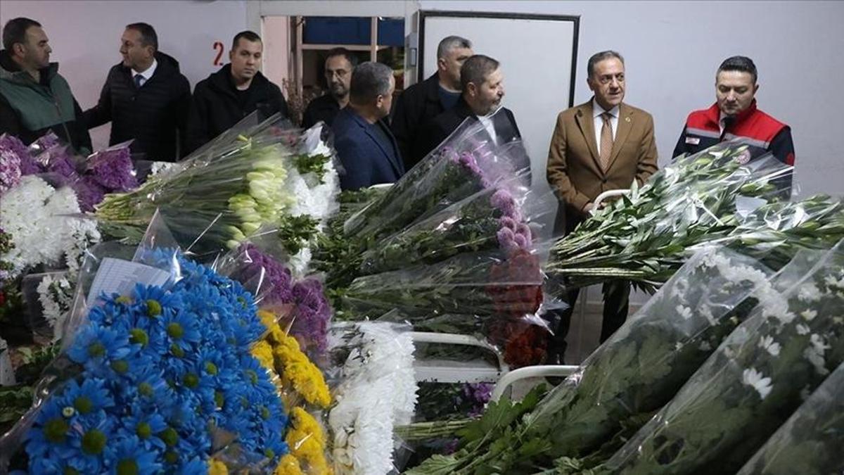 Sevgililer günü öncesi Yalovada çiçek mezadı yoğun ilgi gördü