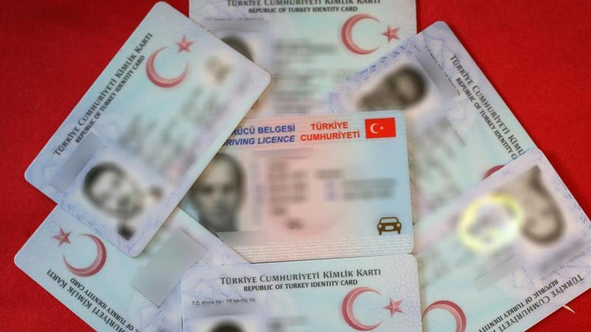 Adanada 10 milyonluk sahte kimlik vurgunu! 12 kişi tutuklandı