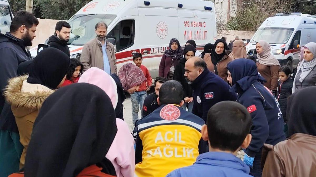 Hatay'da öğrenci servisi ile otomobil çarpıştı: 15 yaralı