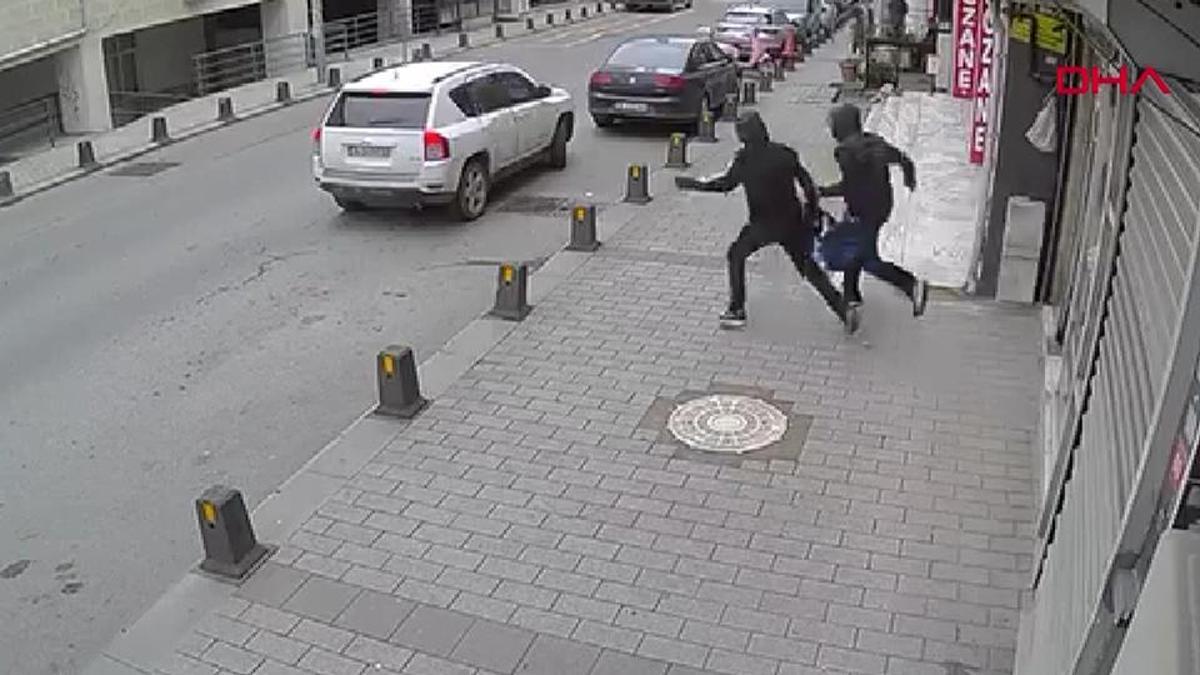 Eyüpsultan'da kuyumcu soygunu girişimi Dükkan sahibini vurup kaçtılar