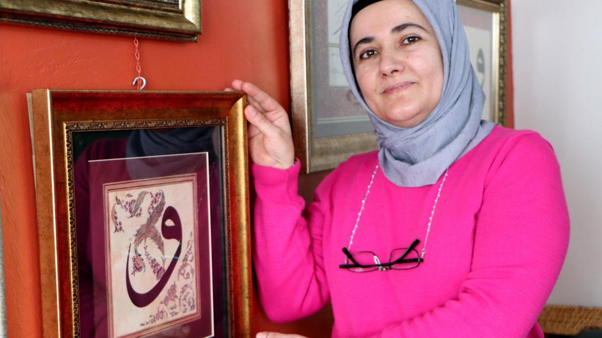 14 Şubat için hat tablolarına ilgi büyük