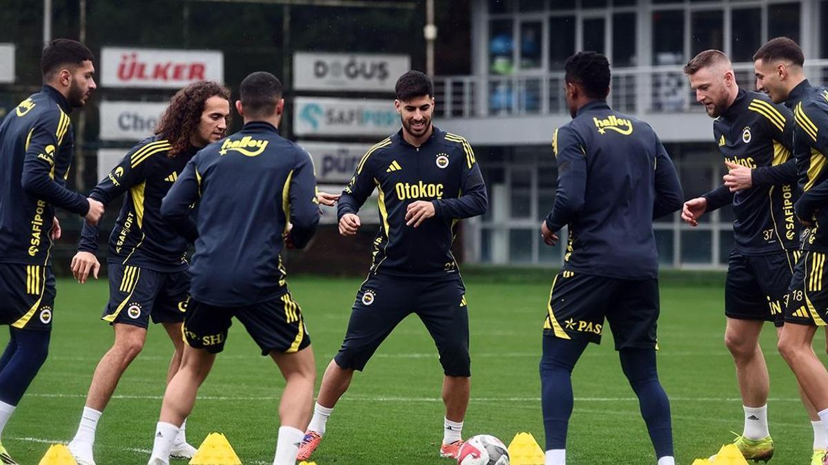 Fenerbahçe'nin Trabzonspor maçı kamp kadrosu açıklandı