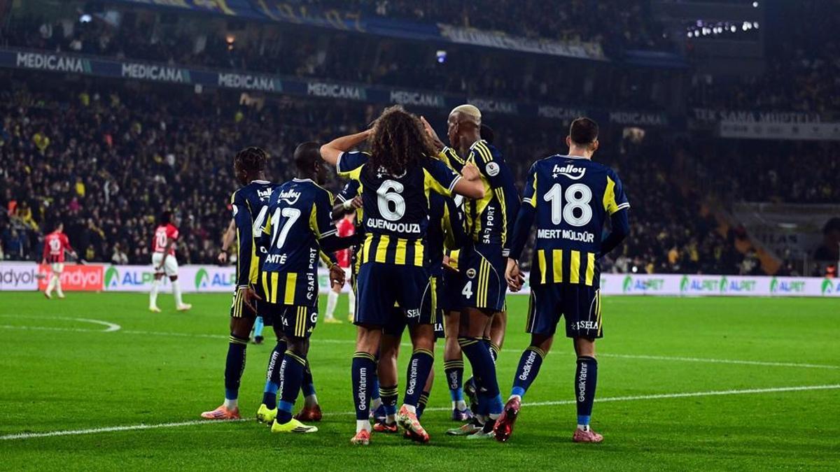 Fenerbahçe, Trabzonspor deplasmanında kazanarak çıkışını sürdürmek istiyor