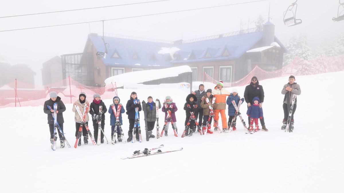Osmangazi Belediyesi, Uludağ'ı görmeyen çocuklara kayak yapmayı öğretti