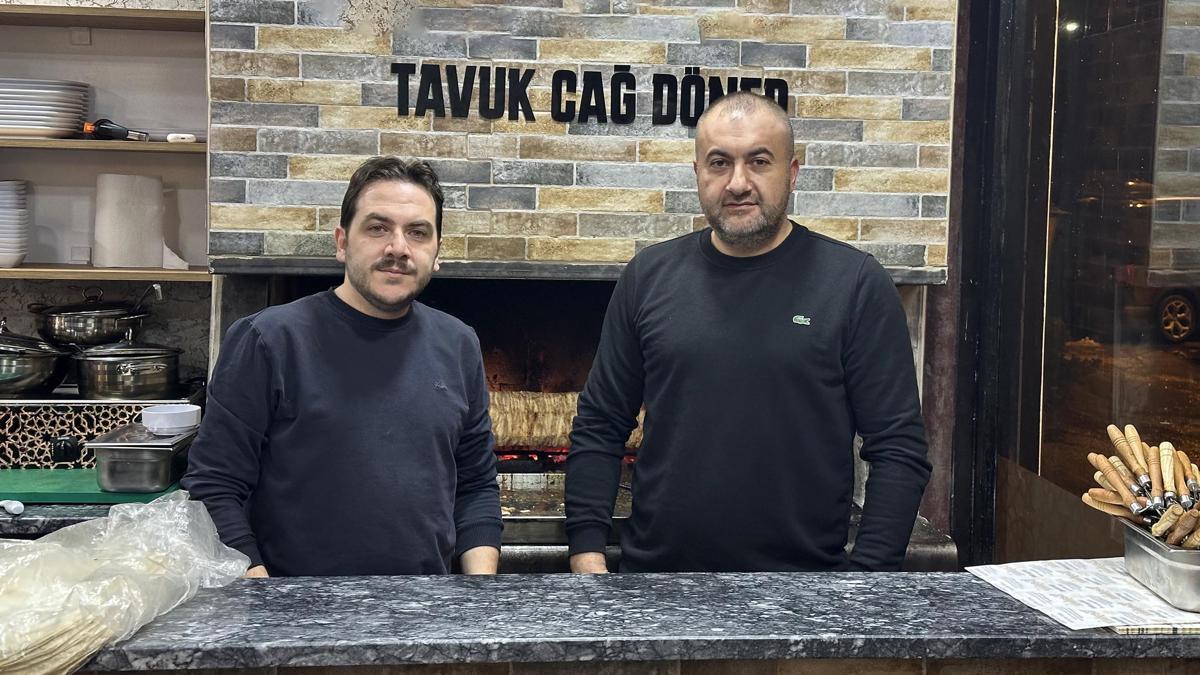 Erzurumda kuzu etiyle yapılan cağ kebaba tavuklu alternatif