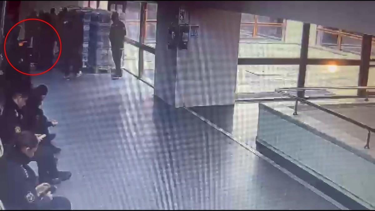 2 sanığı öldürüp, jandarmayı şehit ettiği duruşma salonuna avukat kapısından girmiş