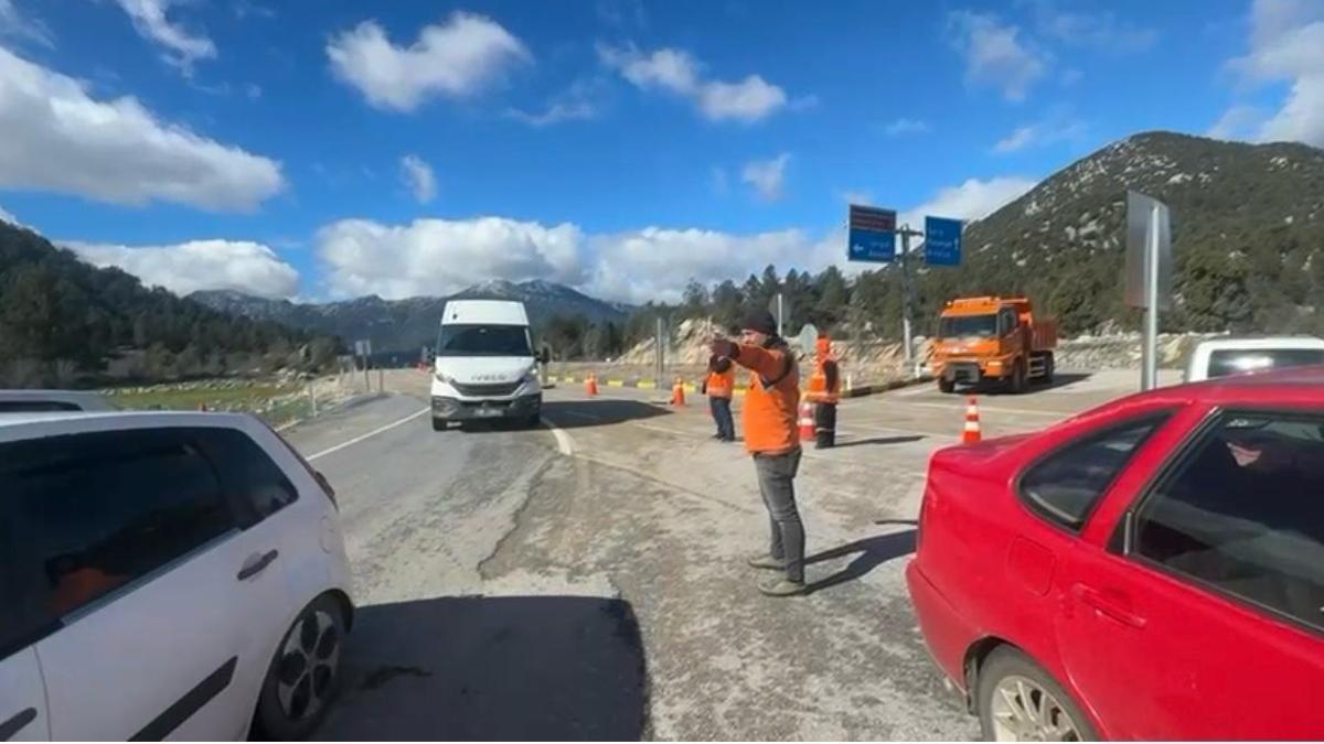 Sağanak felaketi ulaşımı vurdu! Antalya-Konya Yolu göle döndü