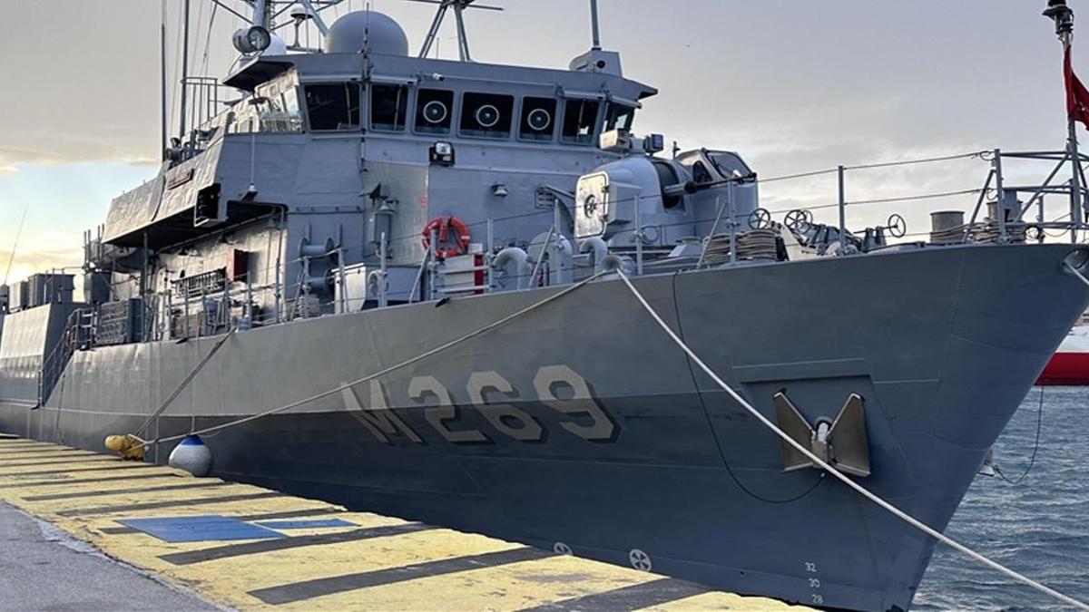 "TCG Anamur" mayın avlama gemisi NATO görevi için Yunanistan'da