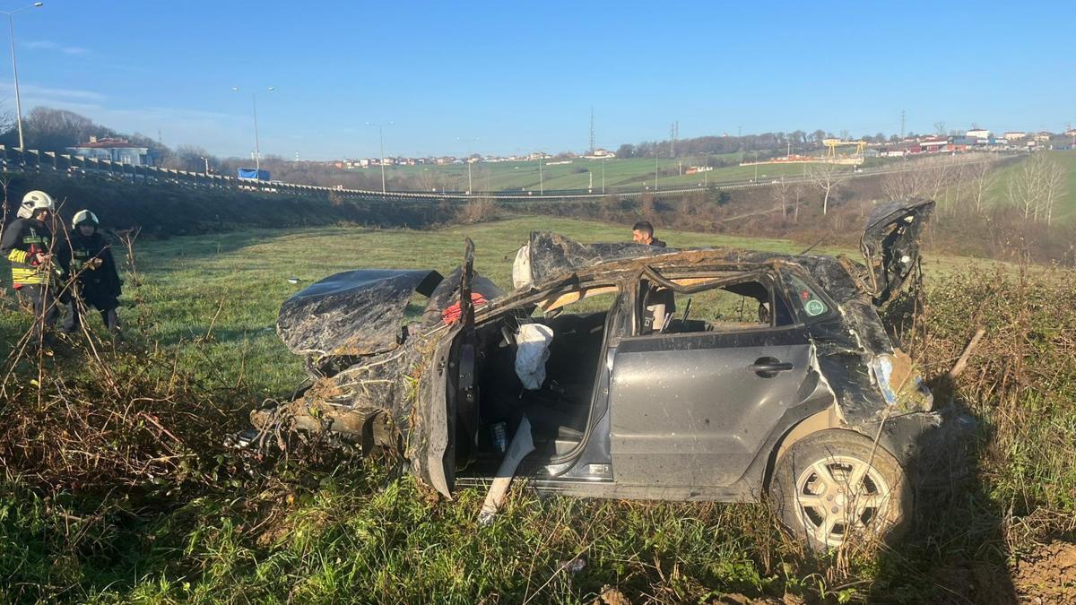 Otomobil tarlaya yuvarlandı: 1 ölü