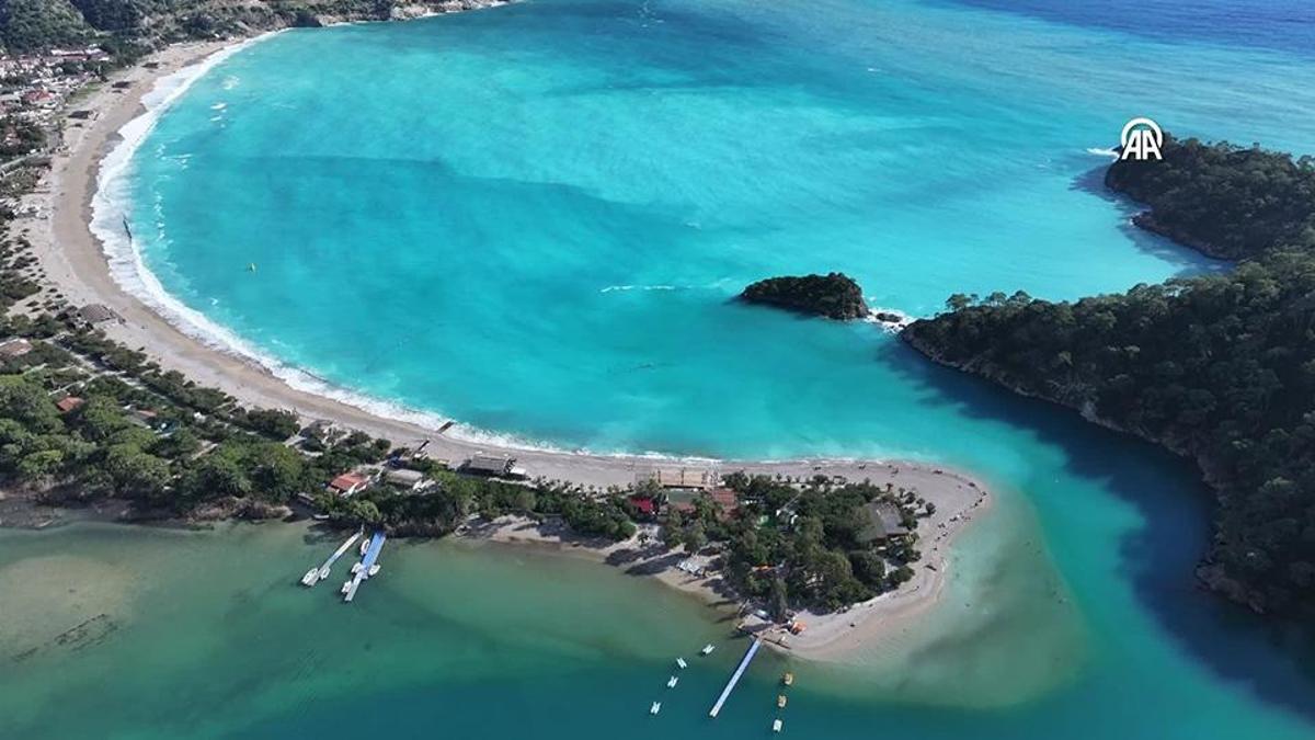 Ölüdeniz'in rengi turkuaza döndü