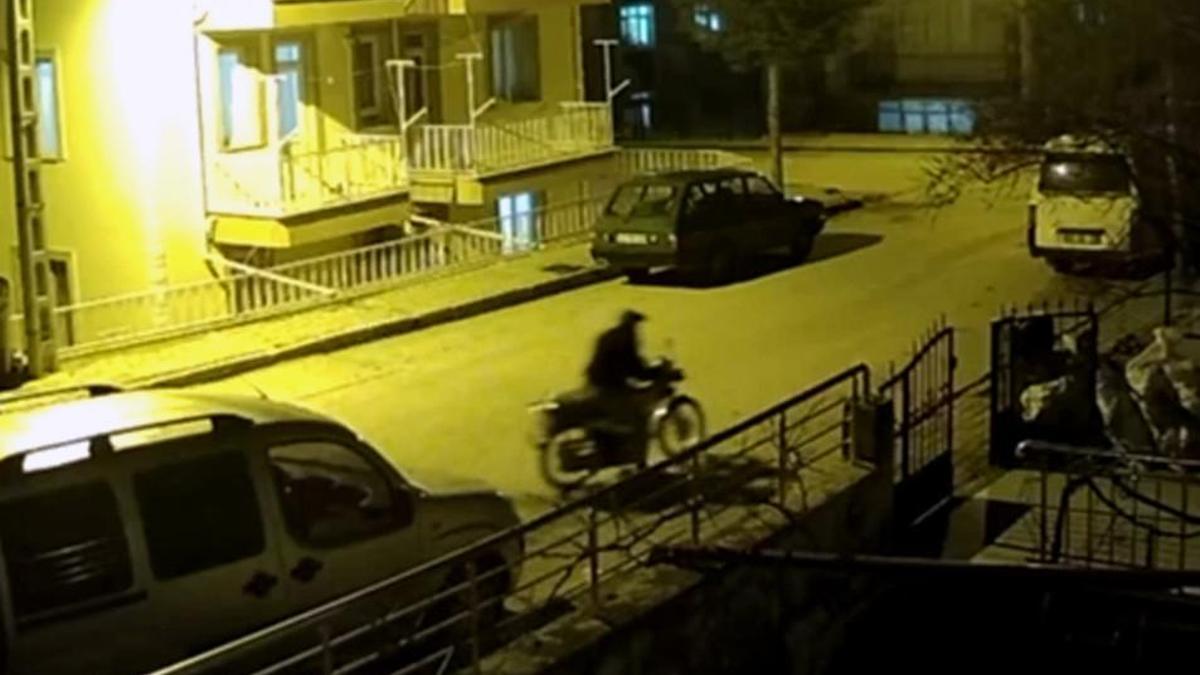 Motosiklet hırsızlığı kamerada