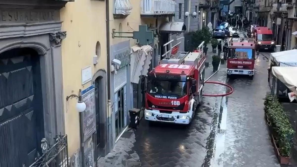 İtalya'daki yangında tarihi tiyatro hasar gördü