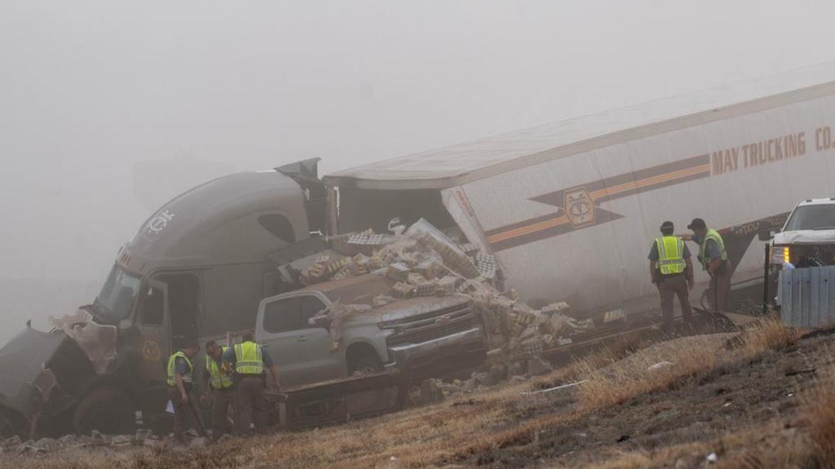 Görüntüler ABD'den... Görüş mesafesi sıfıra indi, 30 araç birbirine girdi! Otoyolda can pazarı: 4 ölü