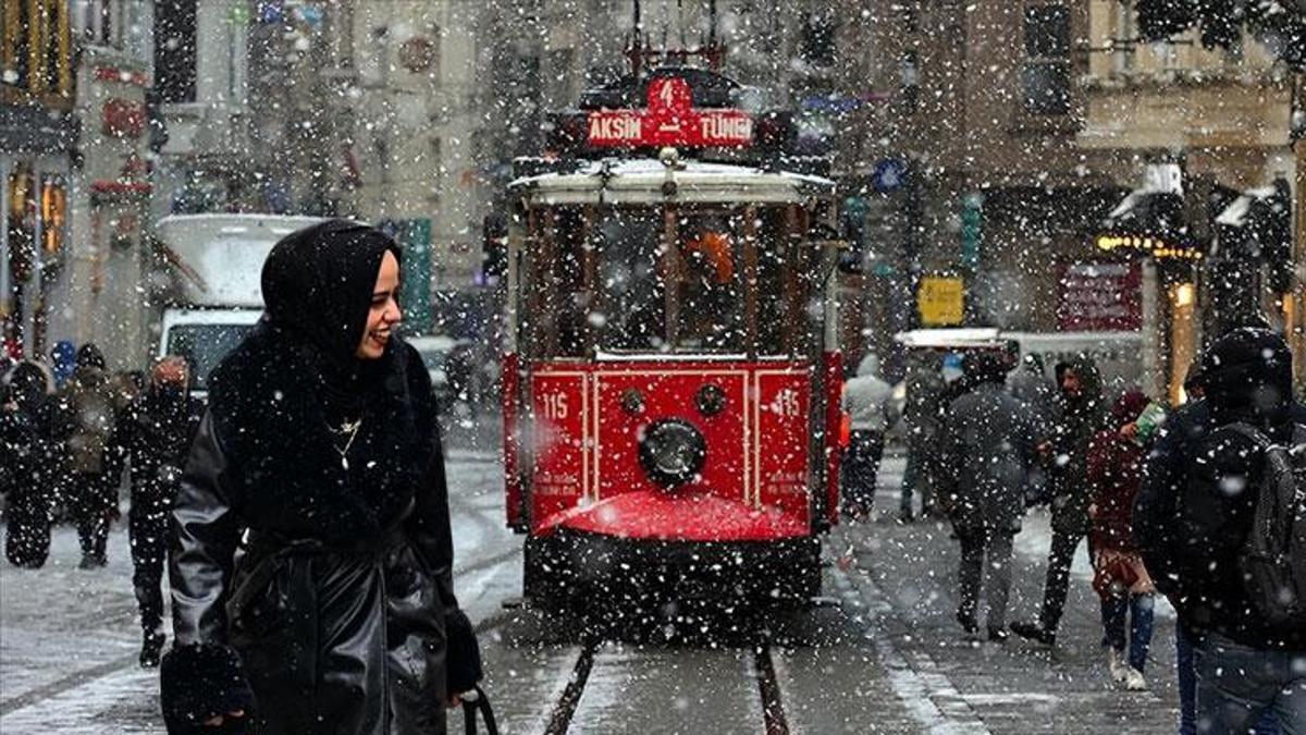 SON DAKİKA... İstanbul’a kar yağışı başladı! Uyarılar peş peşe geldi