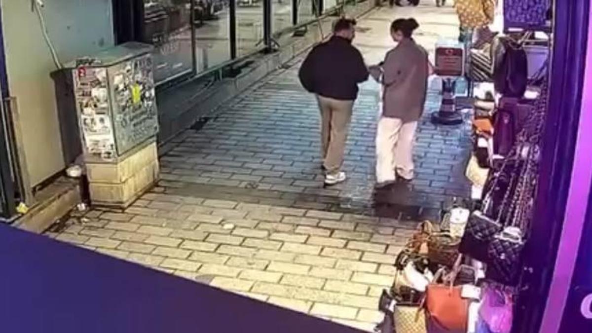 İstanbul- Fatih Kapalı Çarşı'da çiftin çanta hırsızlığı kamerada