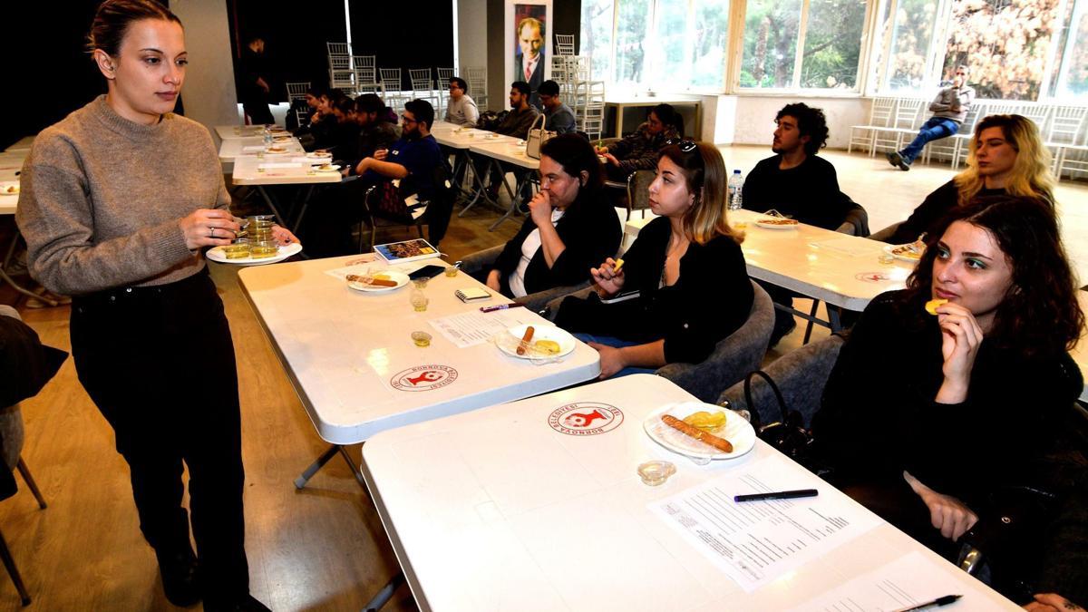 Bornova'da gençler zeytinyağının kalitesini, kültürünü ve mitolojik yolculuğunu keşfetti