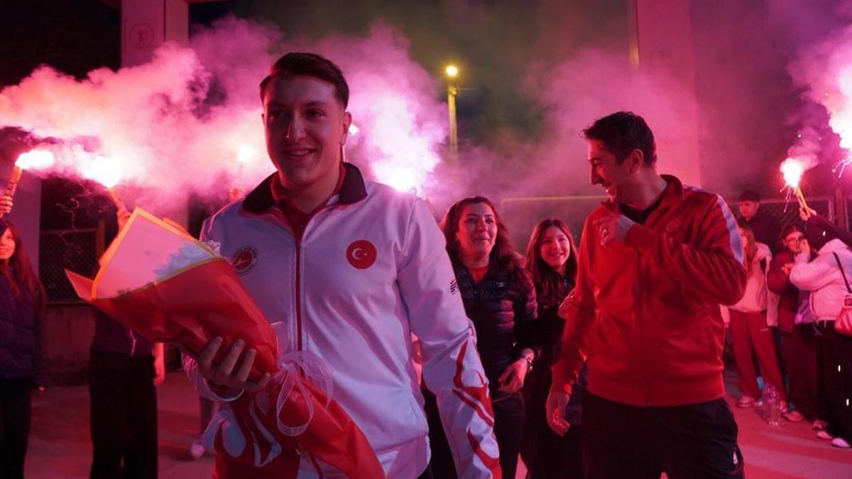 Avrupa şampiyonuna, minik sporculardan coşkulu karşılama