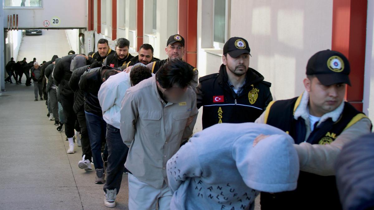 Usulsüz reçeteyle temin ettikleri ilaçları satan çeteye Son Reçete operasyonu