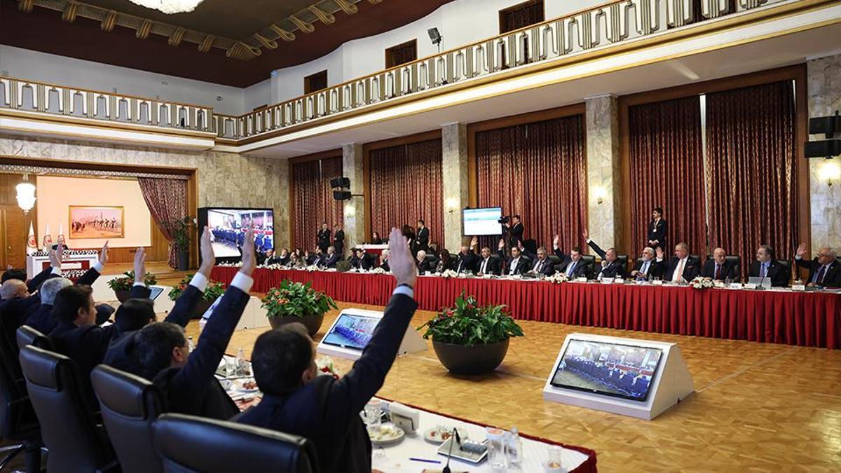 Terörsüz Türkiye raporu Meclis'ten geçti: Türk-Kürt kardeş ve kaderdaştır