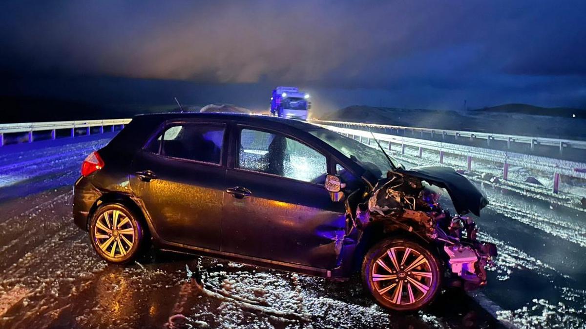 Aksaray'da 2 otomobil çarpıştı: 5 yaralı