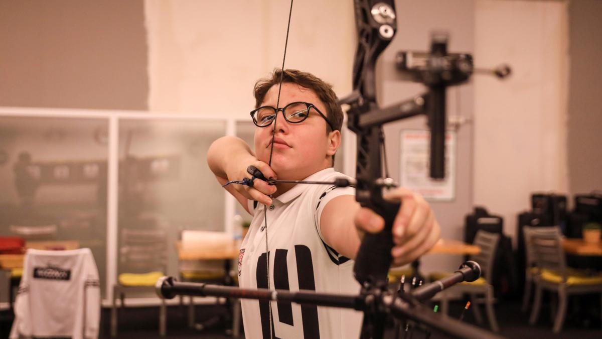 Oyuncak ok ve yay ile başladı, iki kez dünya ikincisi oldu