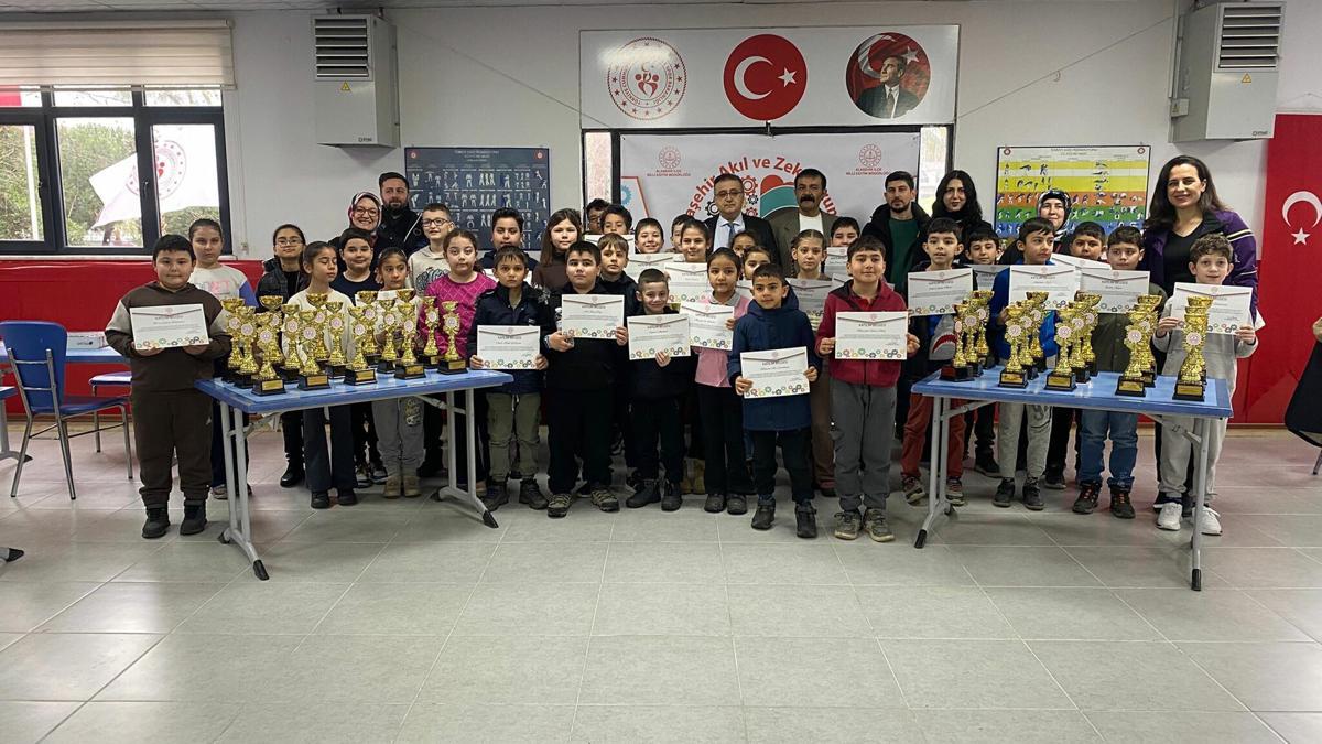 Alaşehir'de Akıl ve Zeka Oyunları İlçe Turnuvası'nda 81 öğrenci yarıştı