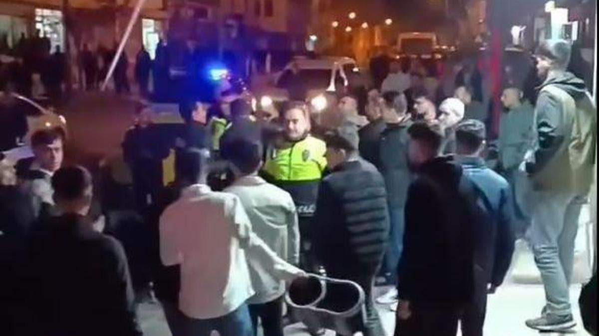 Mardin'de tekmeli, kovalı ve fırçalı kavga kamerada: 3 yaralı