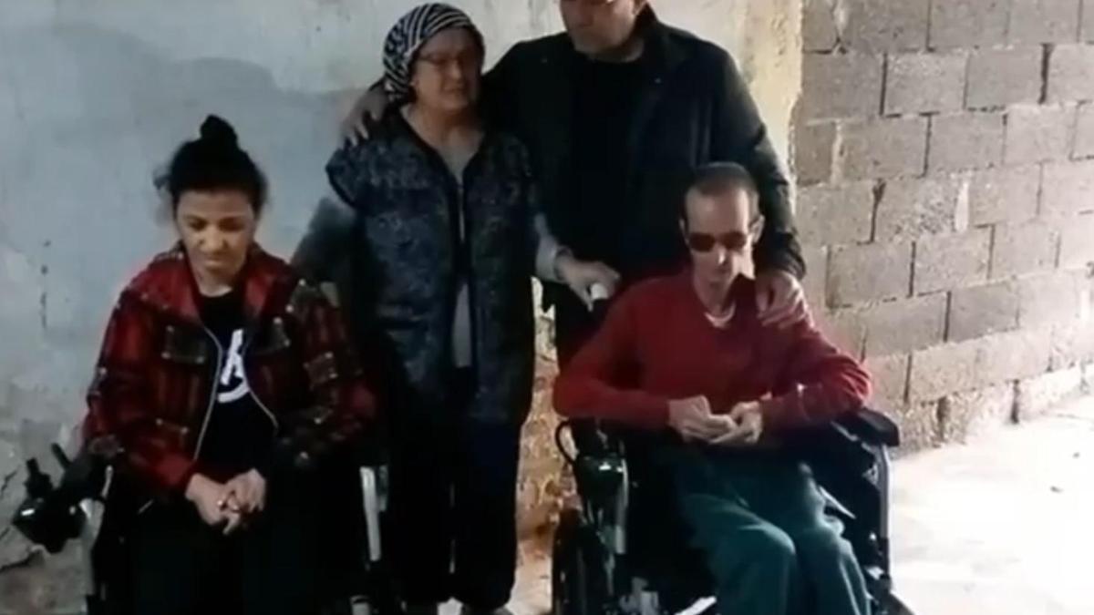 Engelli kardeşler, akülü sandalyelerine kavuştu