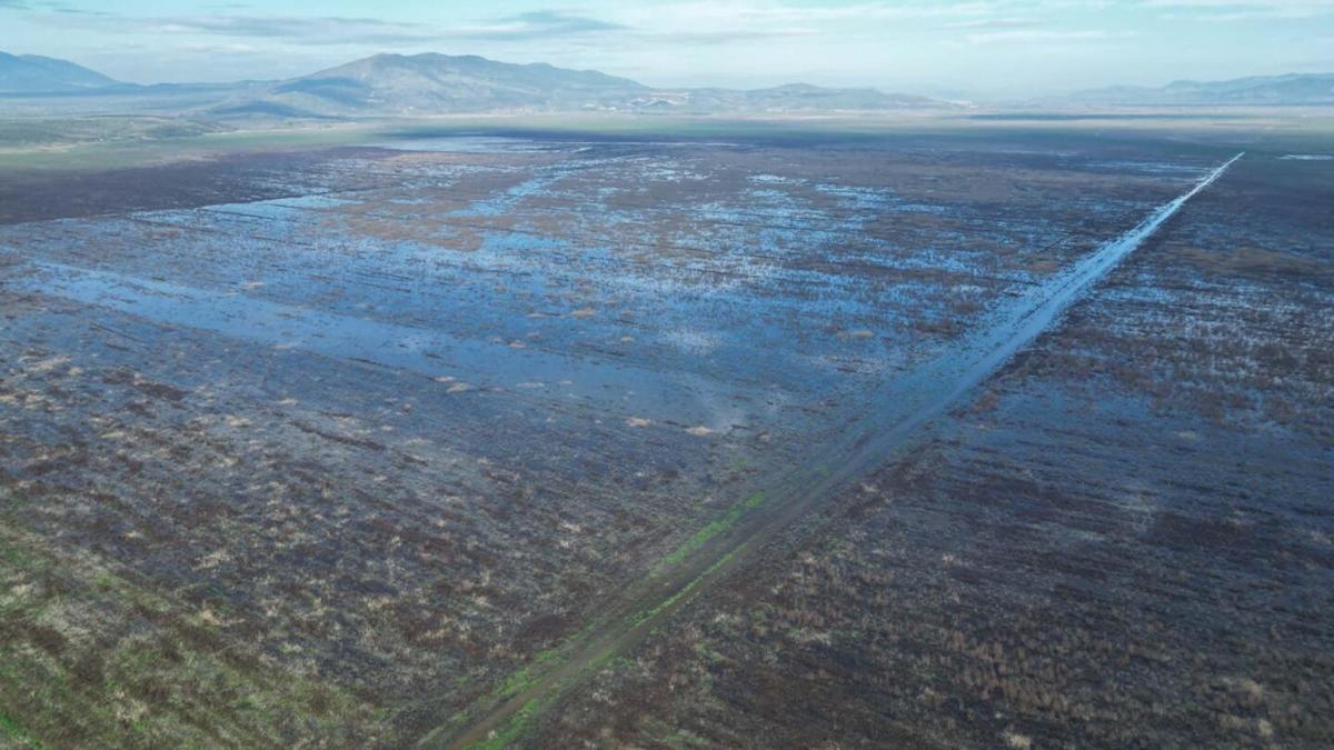 Kuruyan Marmara Gölü'nün su tuttuğu alanlar dronla görüntülendi
