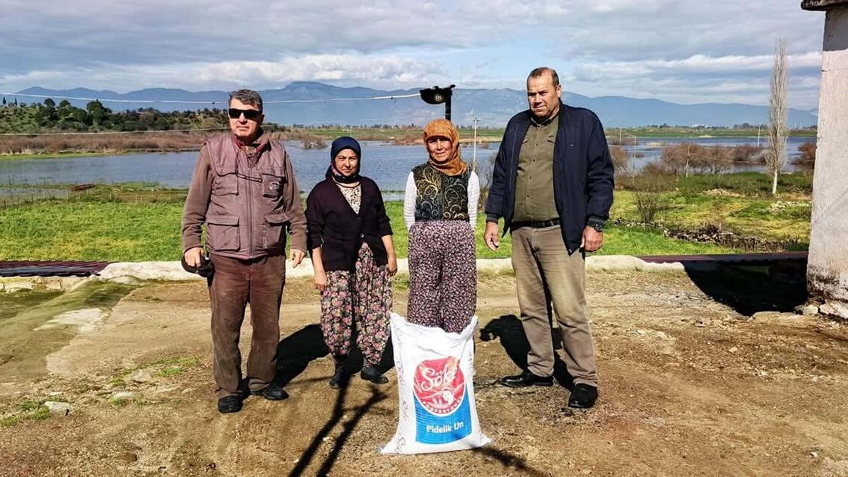 Aydında baharın müjdecisi olan leylekleri ilk görenler bir çuval un kazandı