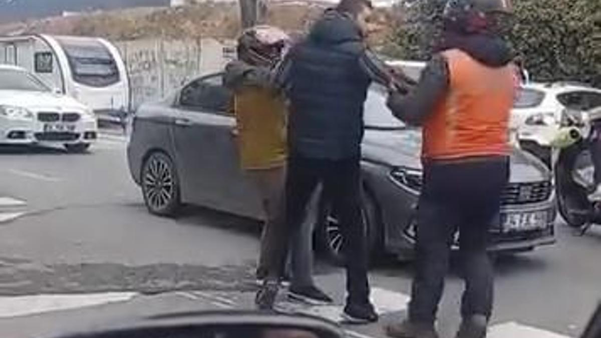 İstanbul- Ümraniye'de yol verme kavgasında silah çekti