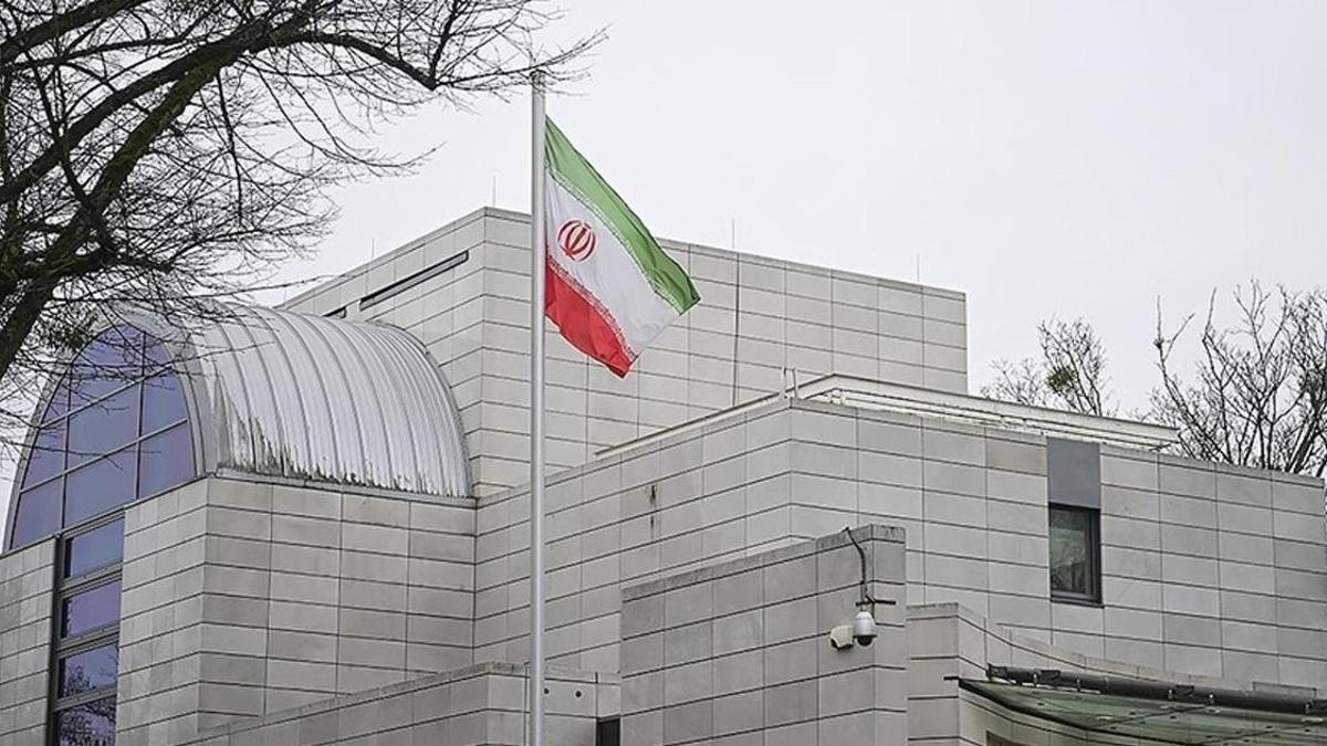 İran, AB ülkelerinin hava ve deniz kuvvetlerini terörist ilan etti