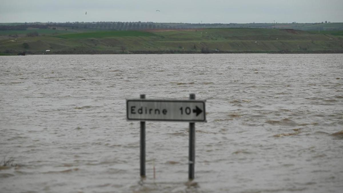 Edirne'de sağanak alarmı! Tunca Nehri'nin debisi yükseldi, Meriç Nehri'nde taşkınlar oluştu