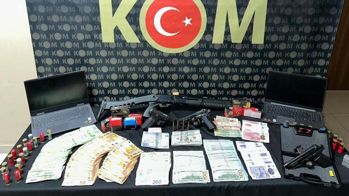 Hatay merkezli 8 ilde rüşvet operasyonu: Milyonlarca TLlik döviz ve silah ele geçirildi