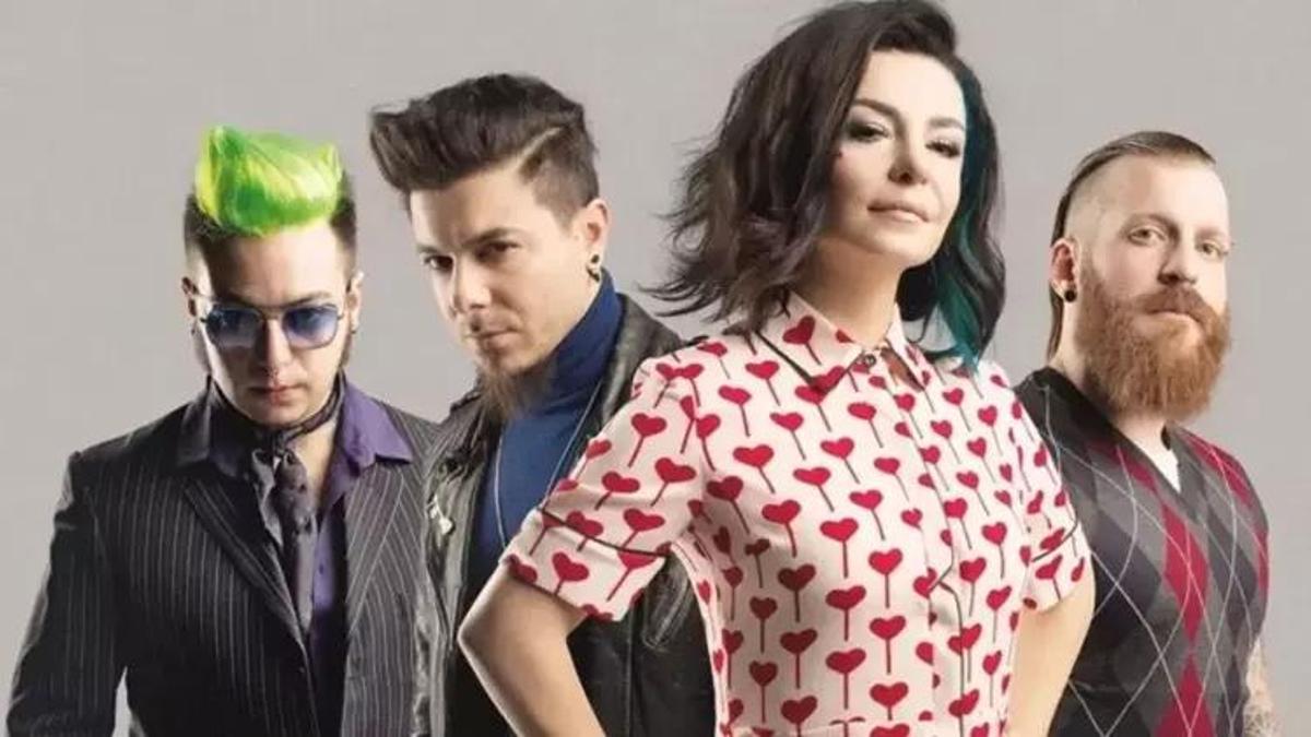 Alternatif Rock’un Efsanesi Model’den Geri Dönüş Sinyali! Yıllar Sonra Gelen Bu Hamle Hayranlarını Heyecanlandırdı