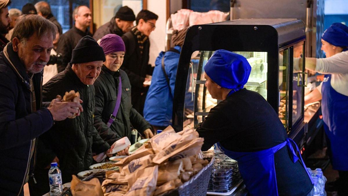 İzmir'de Kent Lokantaları'nda iftar ücretsiz