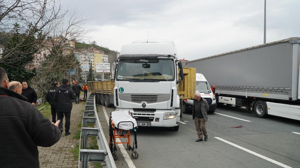 Karadeniz Sahil Yolu'nda 2 TIR'ın karıştığı kaza; 4 yaralı
