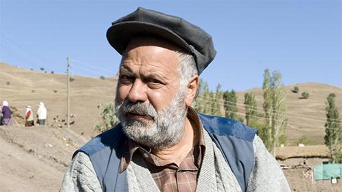 Usta oyuncu Ali Tutal hayatını kaybetti