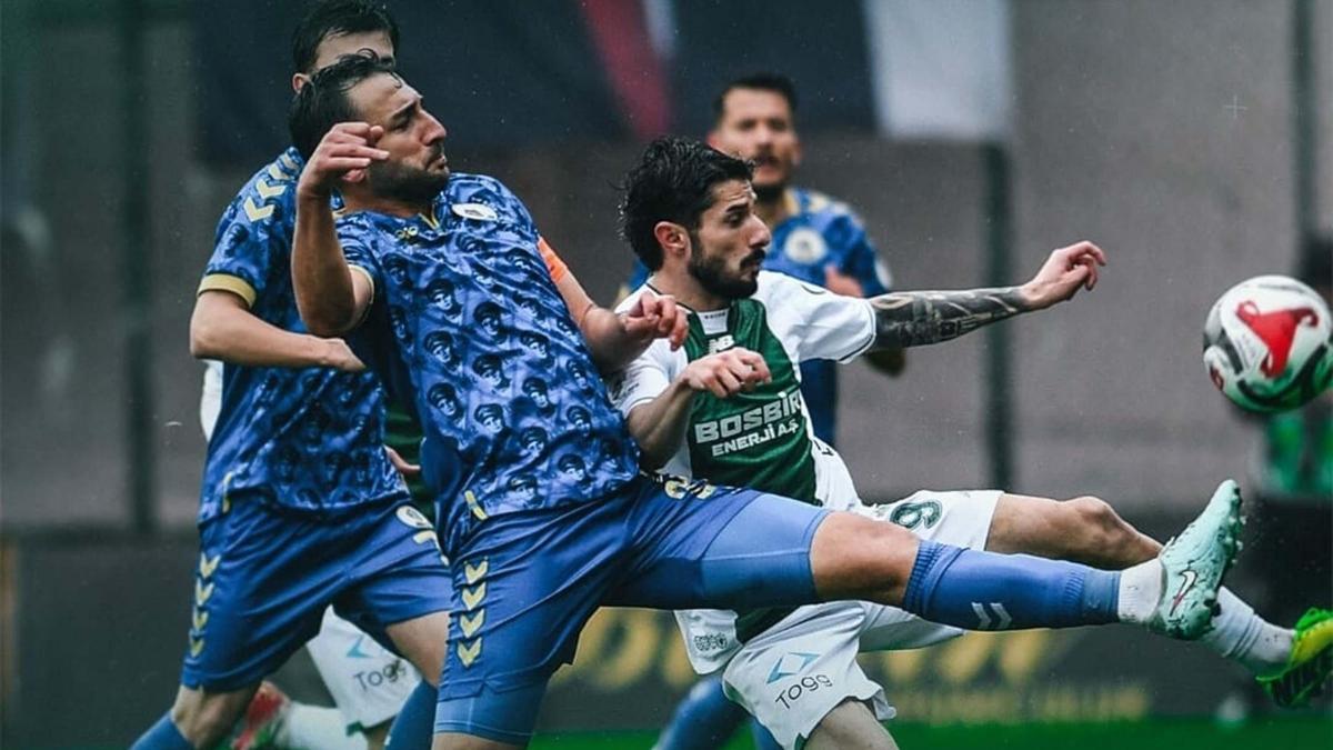 Menemen FK Play-Off'tan kopuyor