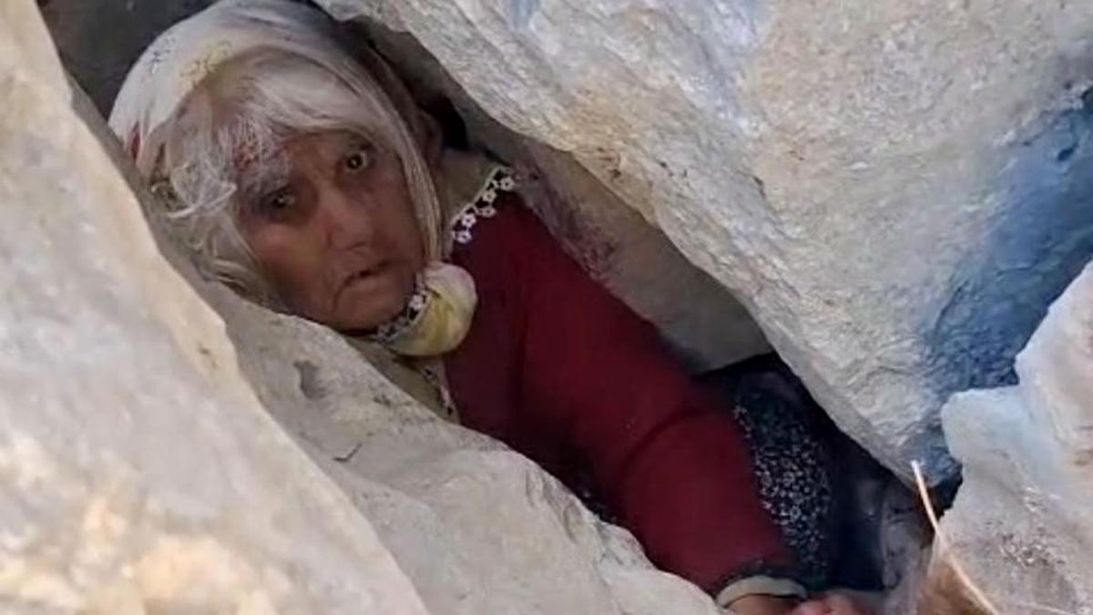 Kayalıkta 24 saatlik mucize: Keçileri için dağa gitti, 5 metrelik yarıkta bulundu! Ayşe Teyze'nin hayatını kurtaran o detay...