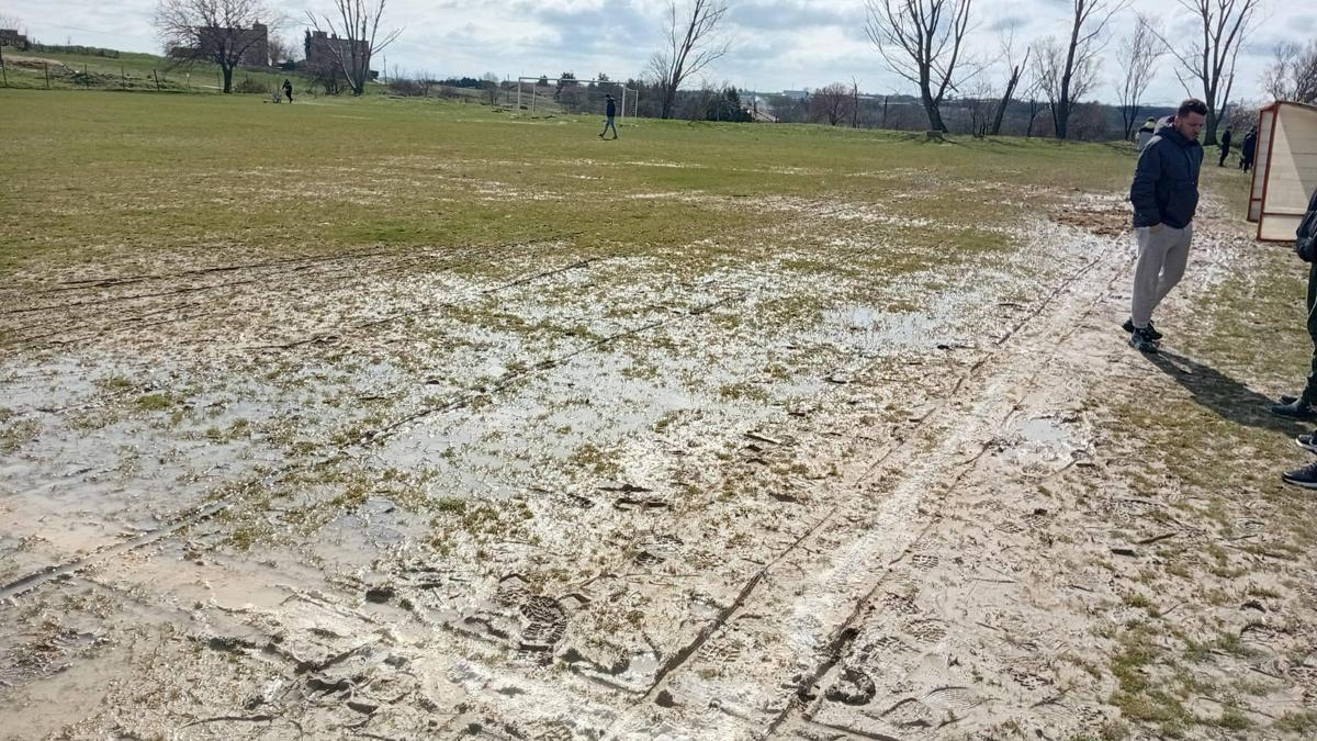 Edirnede yağış sonrası sahaların zeminleri zarar gördü; 2 maç ertelendi