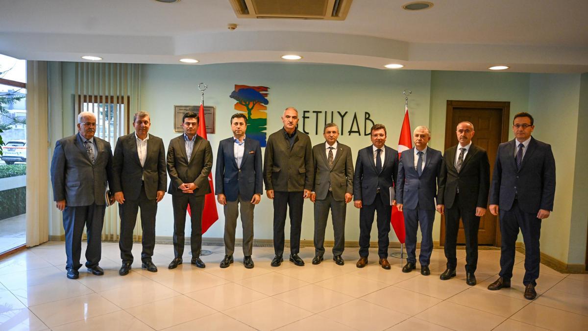 Bakan Ersoy: Belek'te Acısu Deresi'nde uygunsuz yapılar kaldırılacak