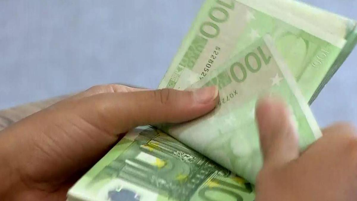 Yetkisiz döviz alım satıma ceza yağdı