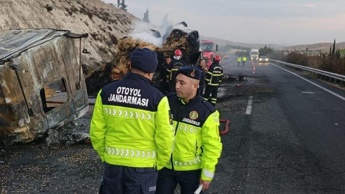 Şanlıurfada aynı istikamette giden iki TIR çarpıştı: 1 ölü