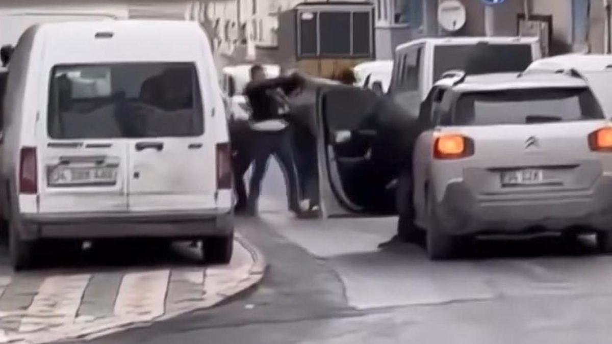 Davul yerine birbirlerine vurdular: Yumruklar havada uçtu