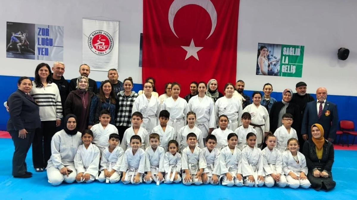 Osmaniyede karateciler, kuşak terfi sınavında ter döktü