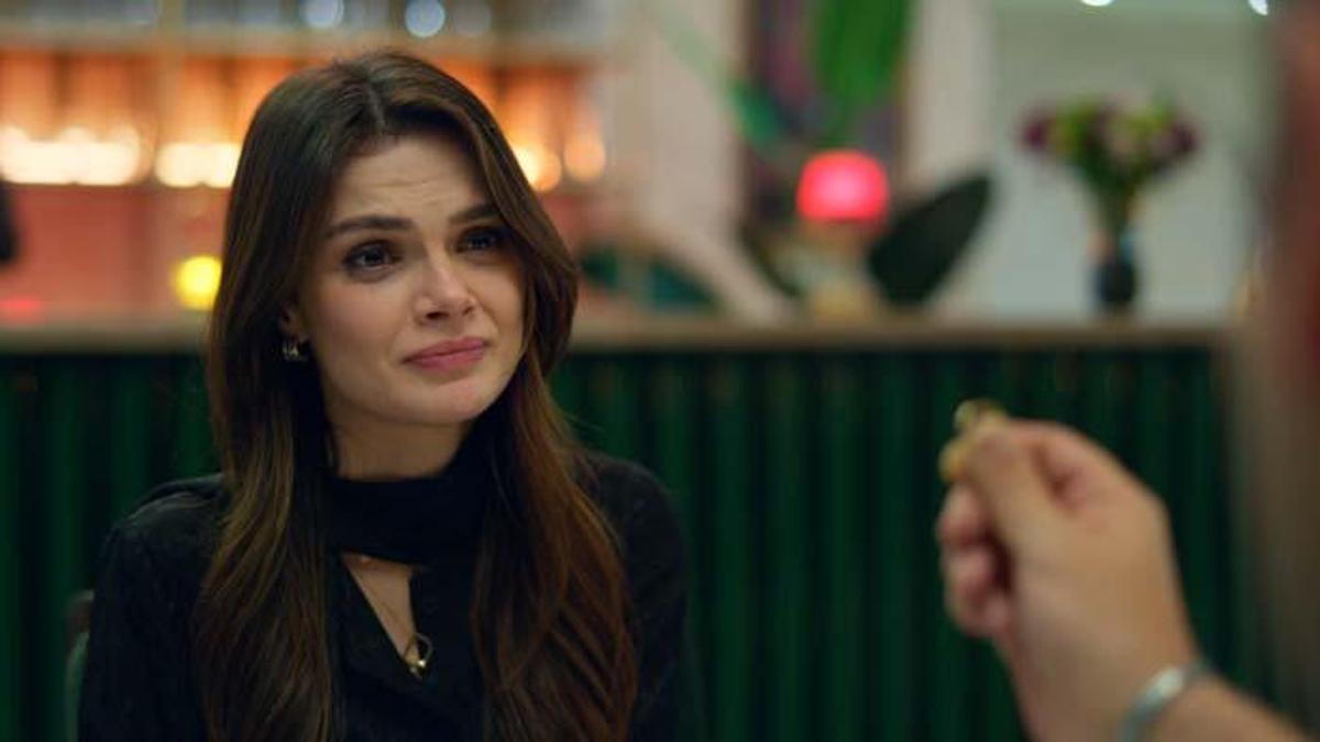 Uzak Şehir'de Romantizm Rüzgarı: Bu Yüzüğü Takmanı İstiyorum